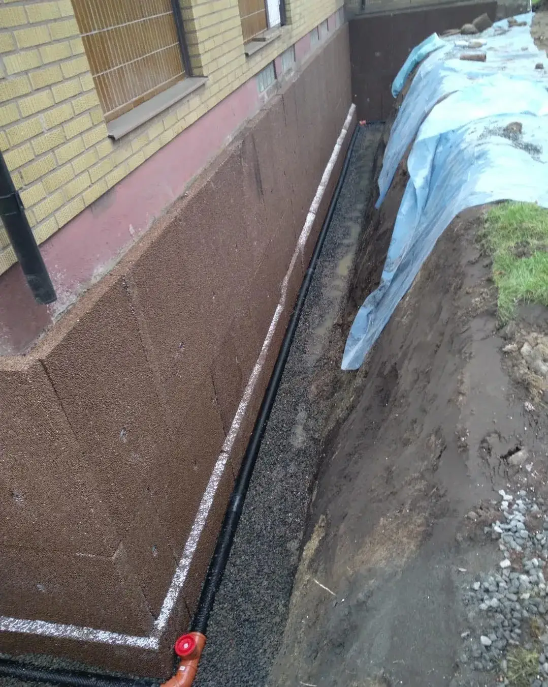 Dräneringsarbete och isolering i Floda